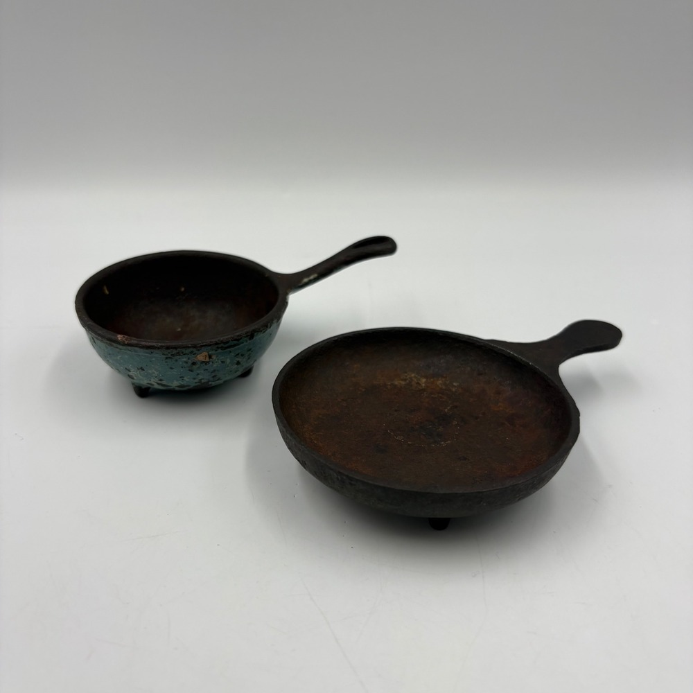 Miniature Griswold?? Skillet G5 Pot G3‎ Set Good Cast Iron Vintage 2pc
